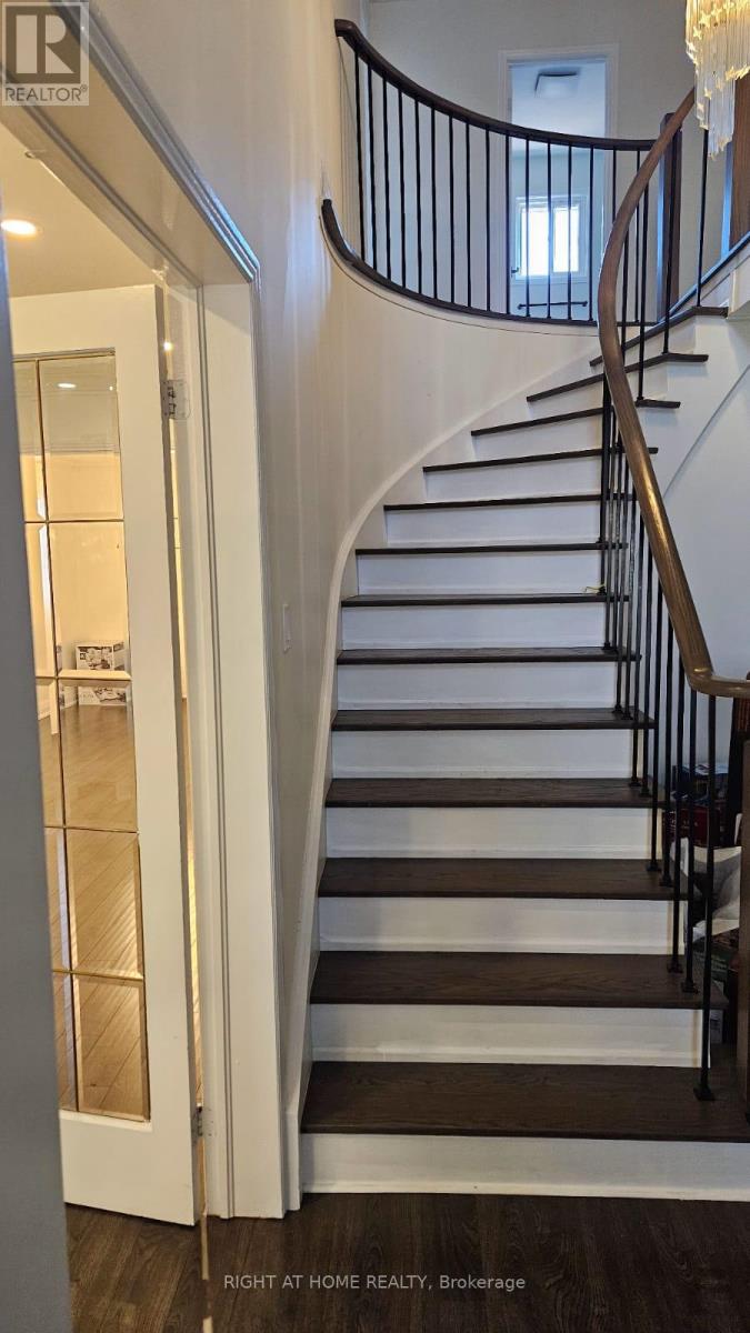 Upper Levels - 2330 Credit Valley Road, Mississauga, Ontario  L5M 4C9 - Photo 15 - W12552824