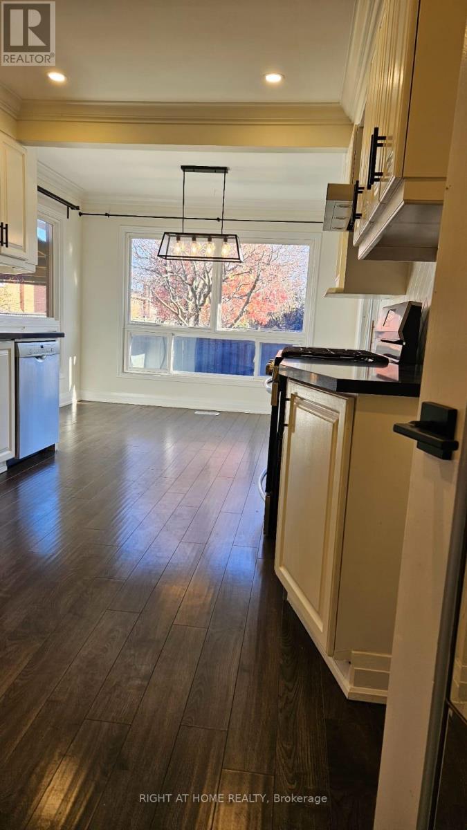 Upper Levels - 2330 Credit Valley Road, Mississauga, Ontario  L5M 4C9 - Photo 18 - W12552824