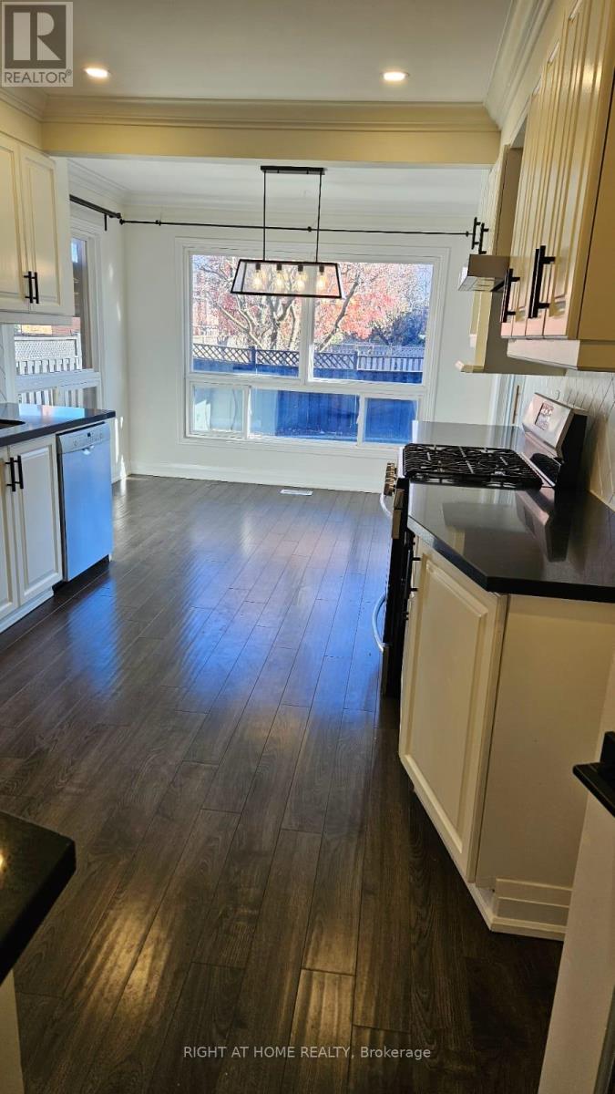 Upper Levels - 2330 Credit Valley Road, Mississauga, Ontario  L5M 4C9 - Photo 19 - W12552824