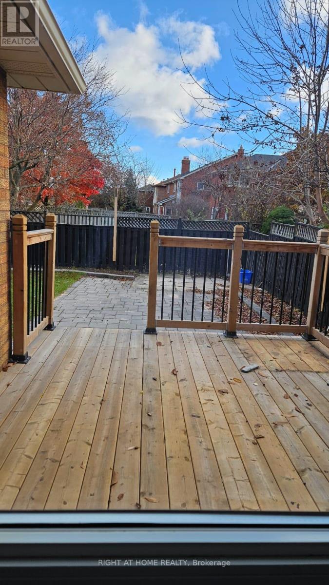 Upper Levels - 2330 Credit Valley Road, Mississauga, Ontario  L5M 4C9 - Photo 2 - W12552824