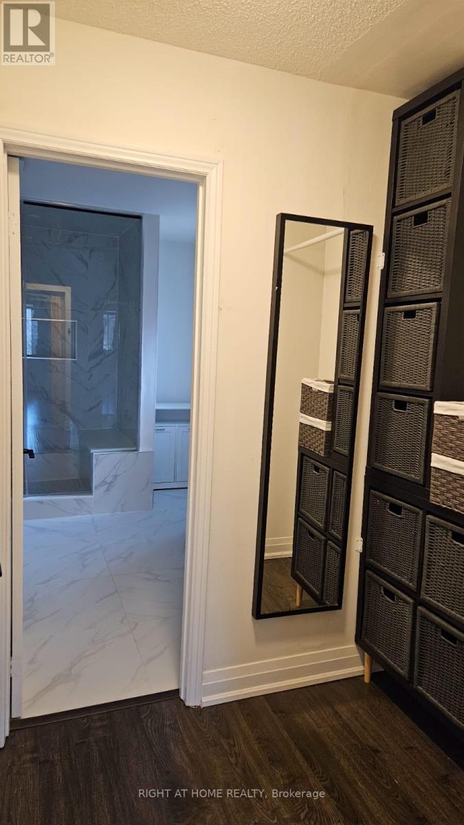 Upper Levels - 2330 Credit Valley Road, Mississauga, Ontario  L5M 4C9 - Photo 5 - W12552824