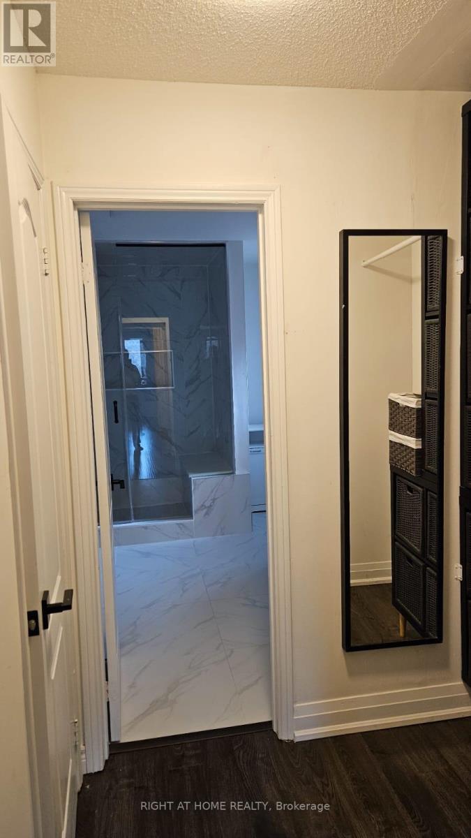 Upper Levels - 2330 Credit Valley Road, Mississauga, Ontario  L5M 4C9 - Photo 6 - W12552824