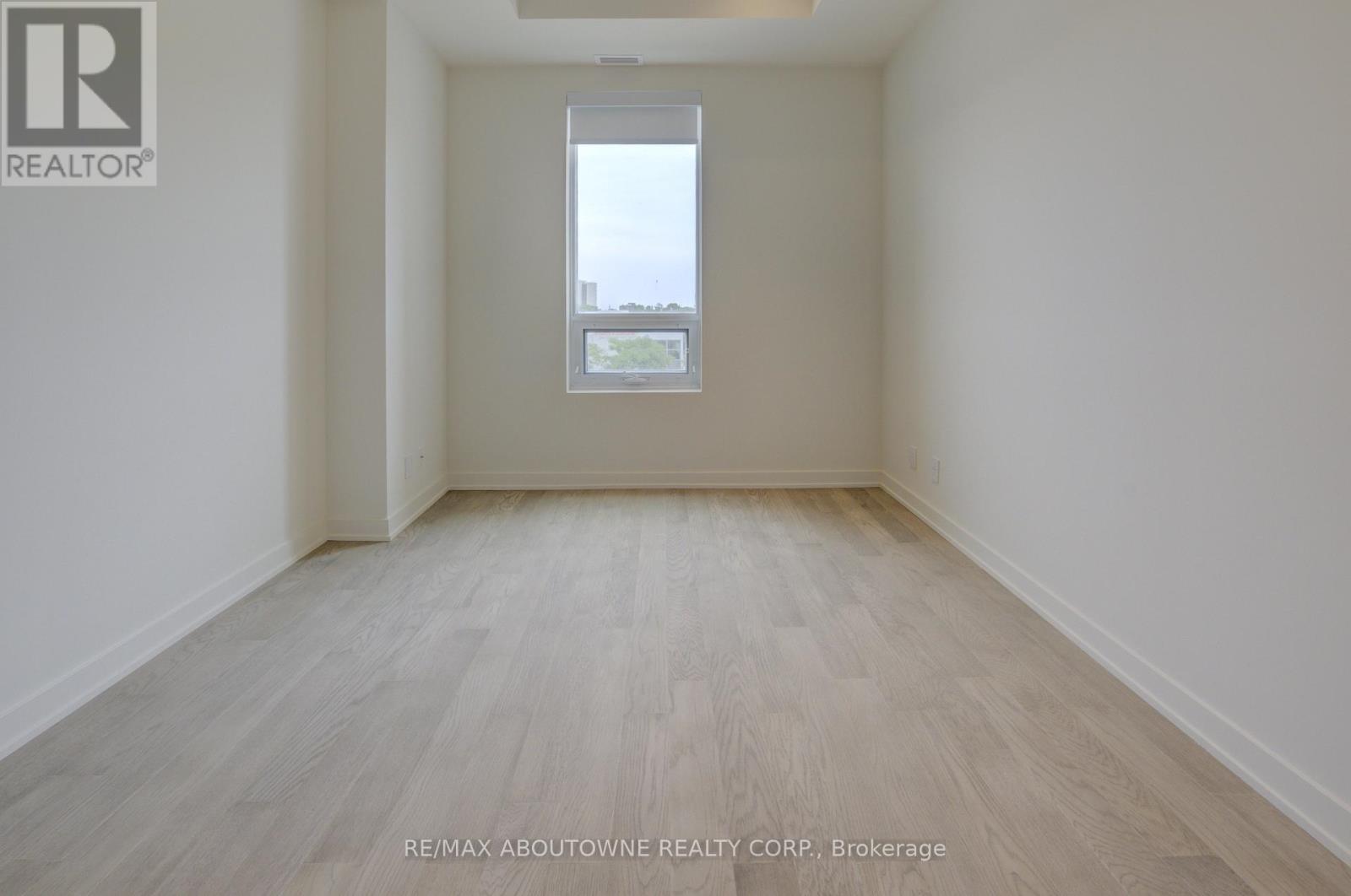 314 - 123 Maurice Drive, Oakville, Ontario  L6K 2W6 - Photo 12 - W12552838