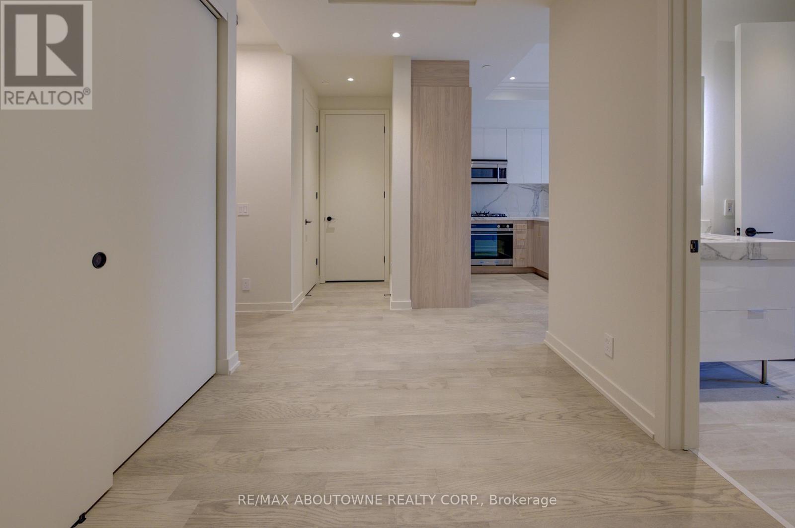 314 - 123 Maurice Drive, Oakville, Ontario  L6K 2W6 - Photo 16 - W12552838