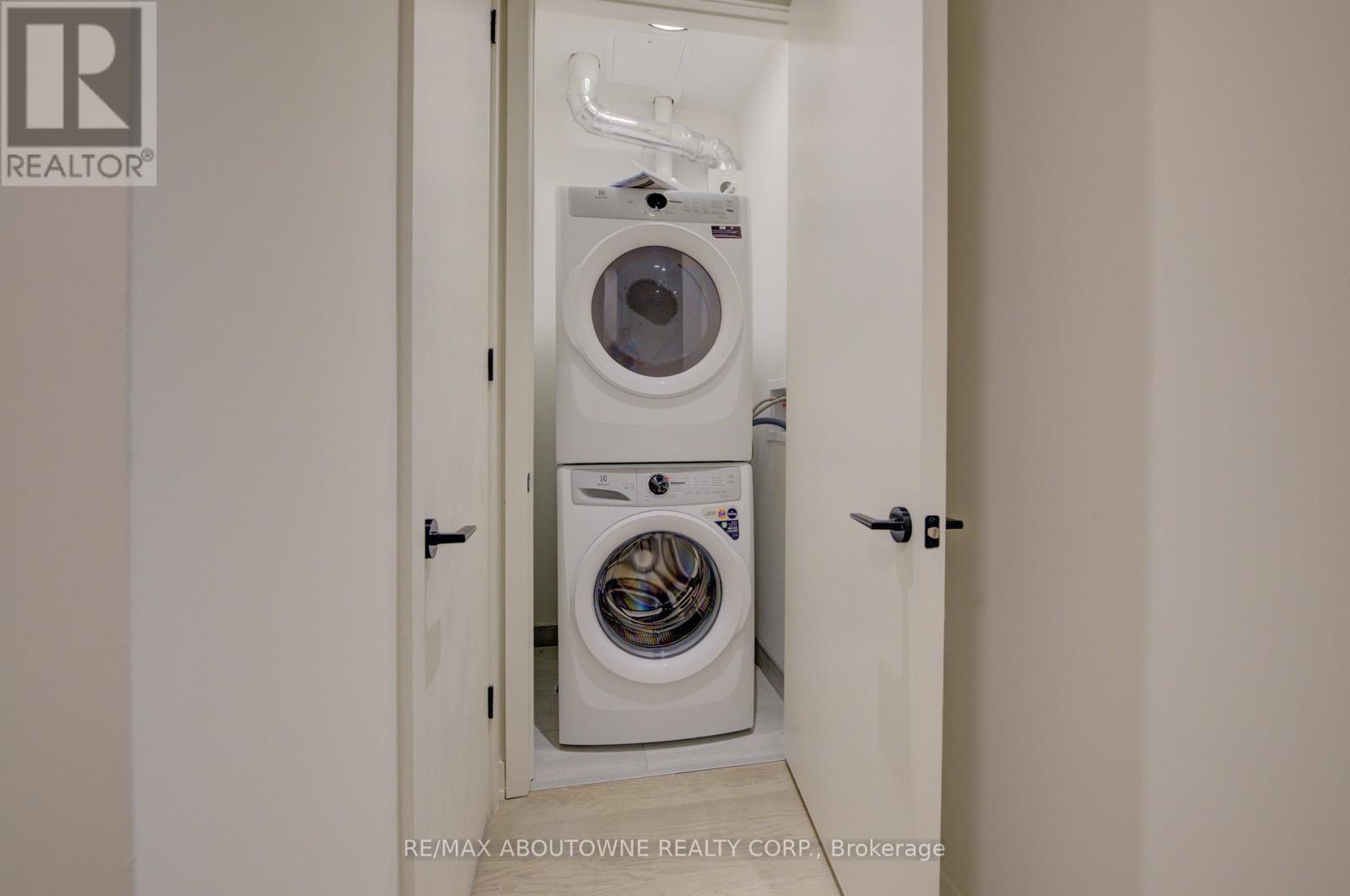 314 - 123 Maurice Drive, Oakville, Ontario  L6K 2W6 - Photo 17 - W12552838