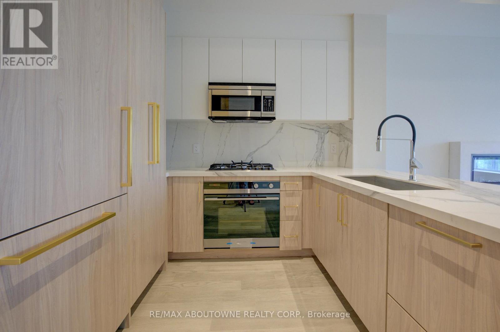 314 - 123 Maurice Drive, Oakville, Ontario  L6K 2W6 - Photo 3 - W12552838