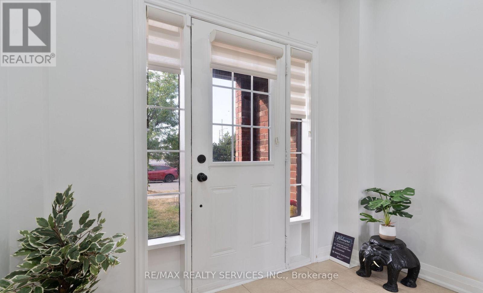 107 Frenchpark Circle, Brampton, Ontario  L6X 0Y5 - Photo 5 - W12552854