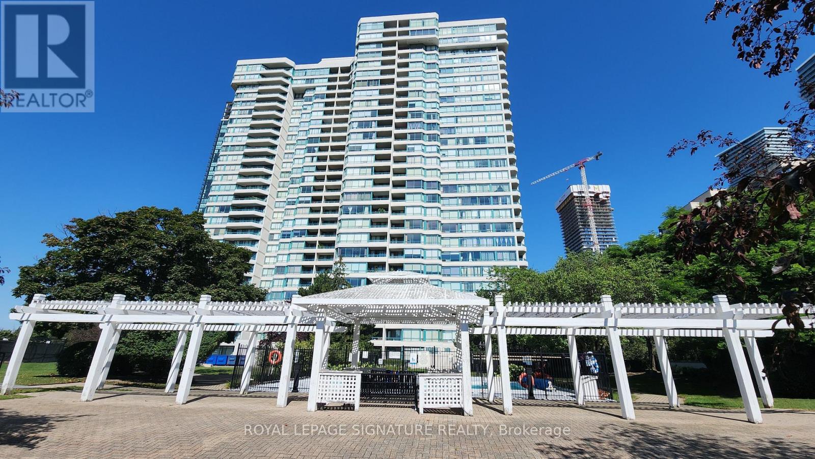 708 - 550 Webb Drive, Mississauga, Ontario  L5B 3Y4 - Photo 2 - W12552900