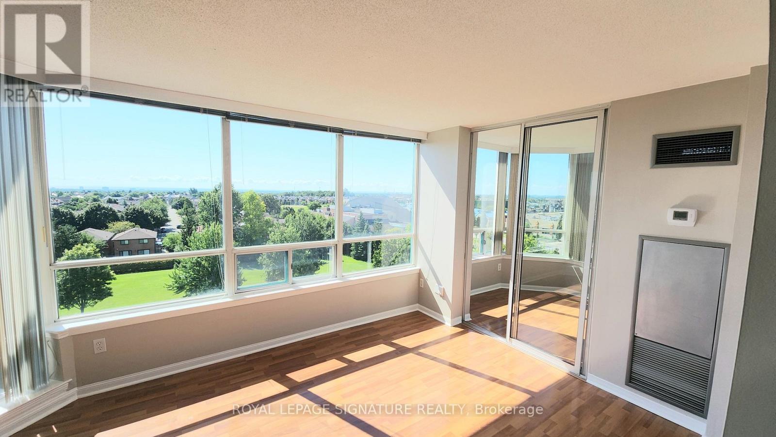 708 - 550 Webb Drive, Mississauga, Ontario  L5B 3Y4 - Photo 3 - W12552900