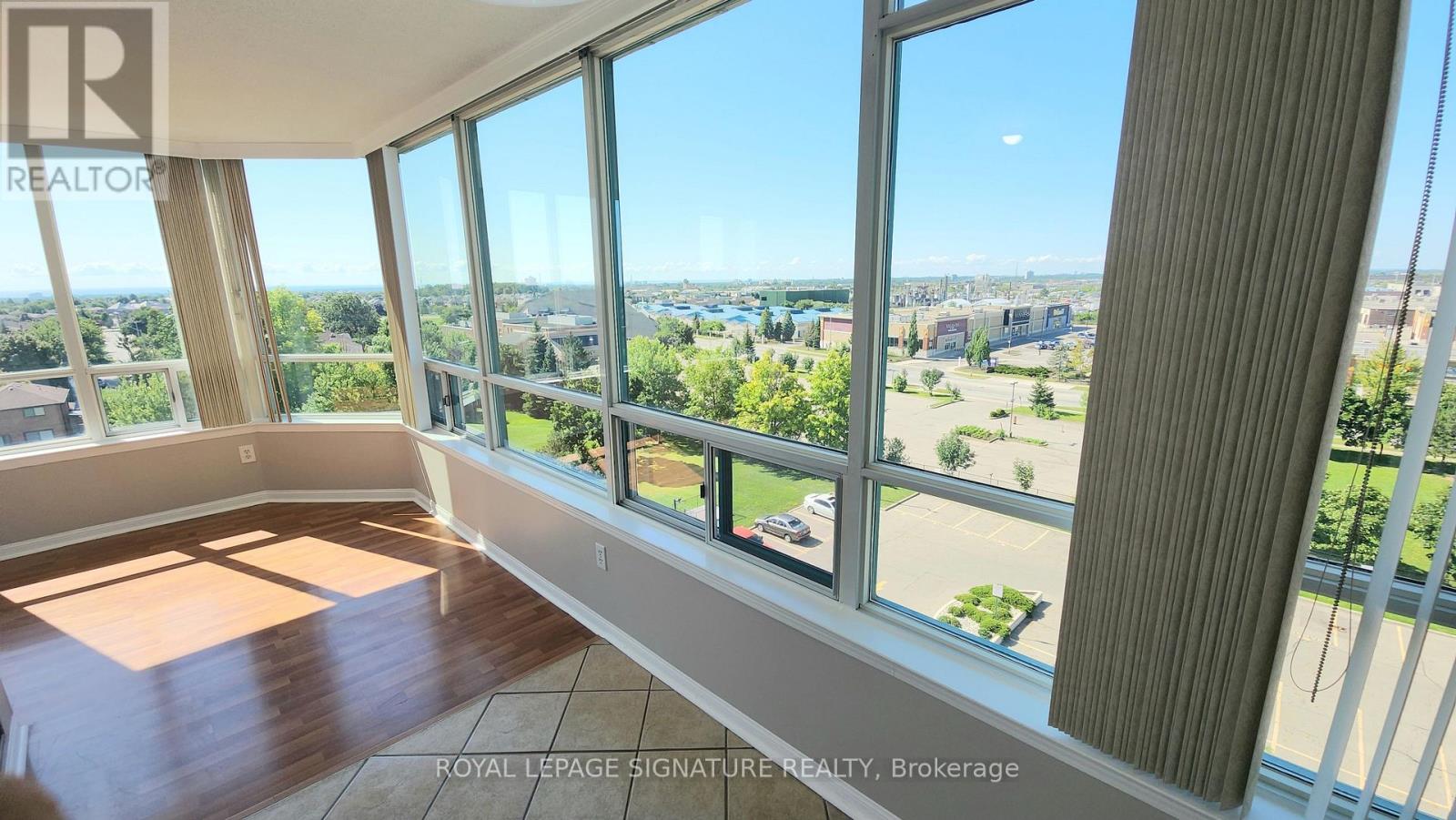 708 - 550 Webb Drive, Mississauga, Ontario  L5B 3Y4 - Photo 5 - W12552900