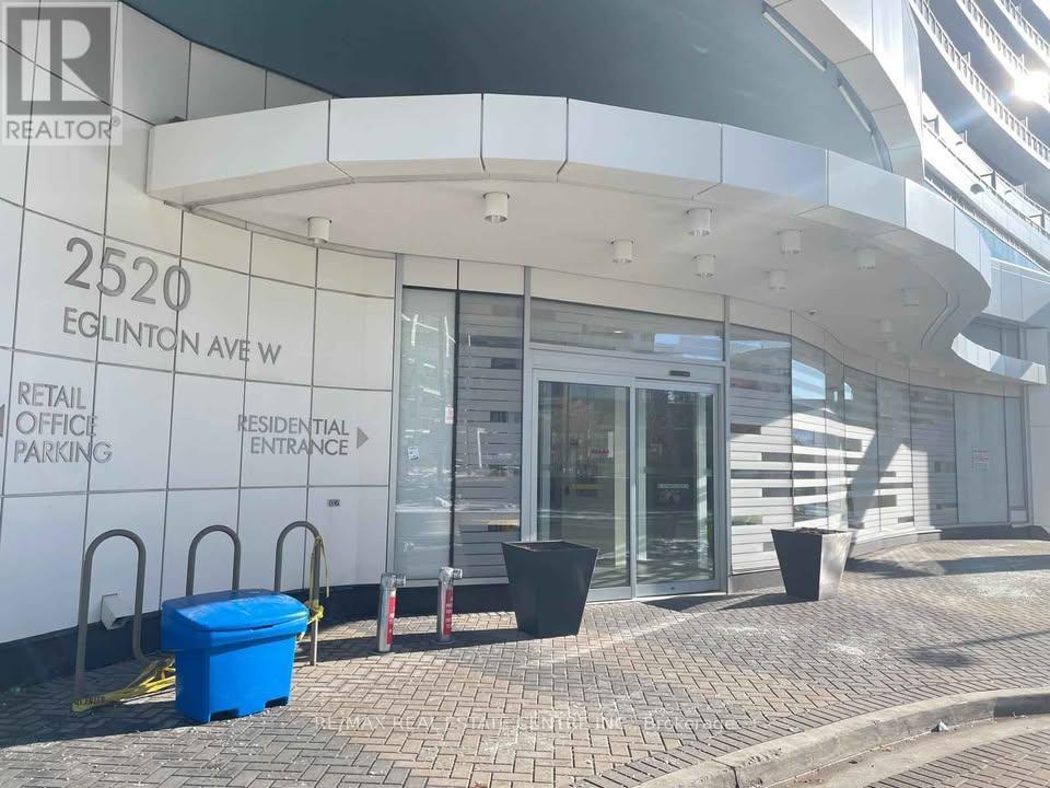 1302 - 2520 Eglinton Avenue W, Mississauga, Ontario  L5M 0Y4 - Photo 2 - W12552906