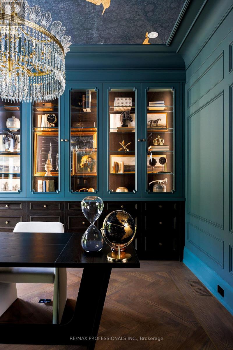 30 Dacre Crescent, Toronto, Ontario  M6S 2W1 - Photo 13 - W12552908