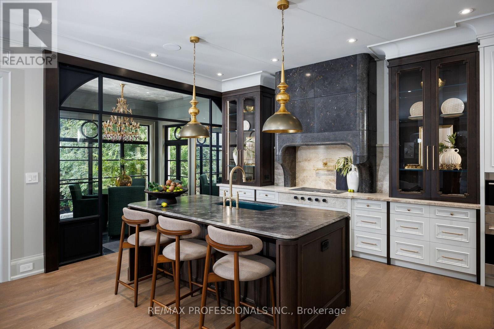 30 Dacre Crescent, Toronto, Ontario  M6S 2W1 - Photo 16 - W12552908