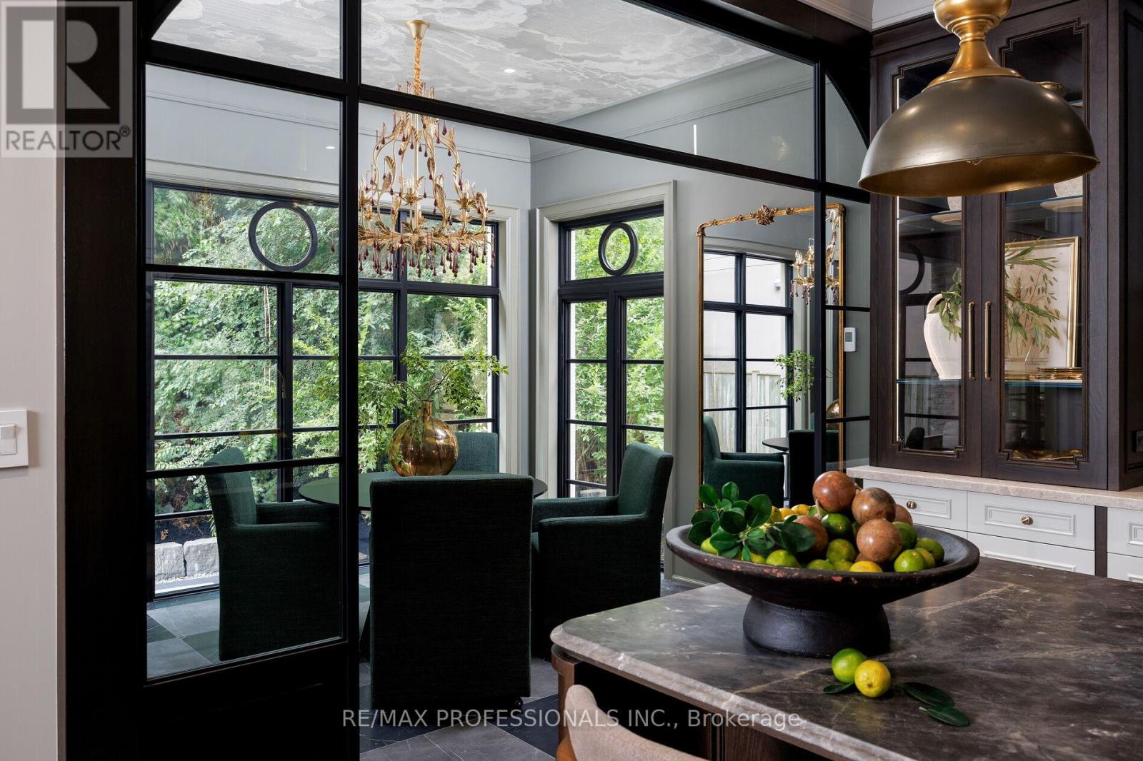 30 Dacre Crescent, Toronto, Ontario  M6S 2W1 - Photo 20 - W12552908