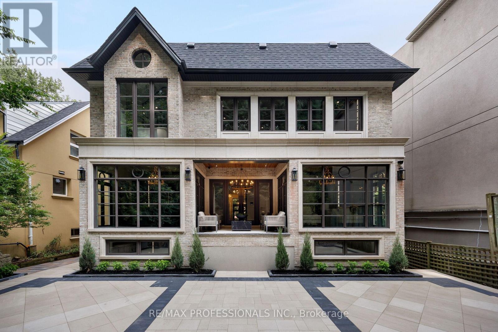 30 Dacre Crescent, Toronto, Ontario  M6S 2W1 - Photo 23 - W12552908