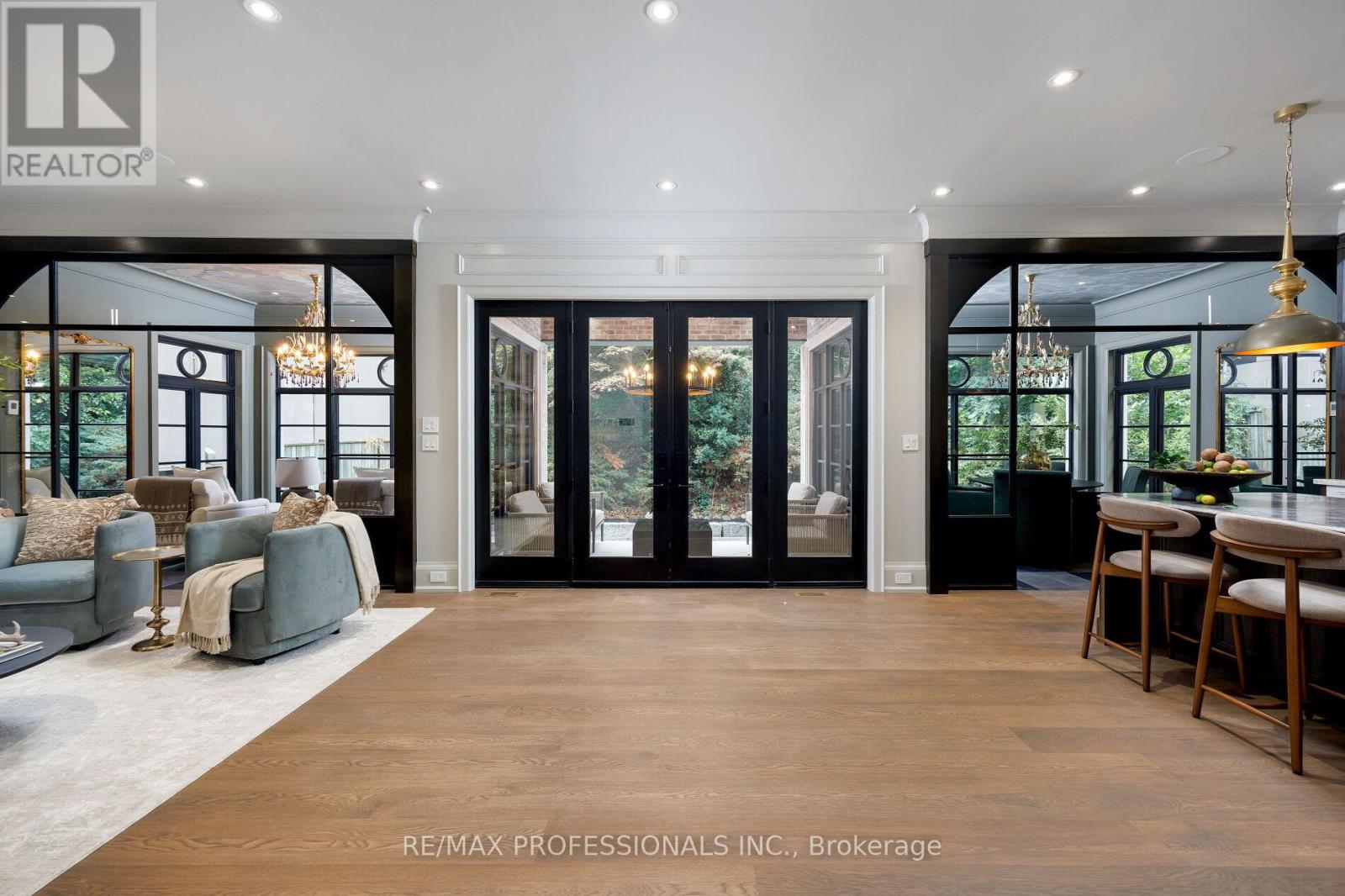 30 Dacre Crescent, Toronto, Ontario  M6S 2W1 - Photo 26 - W12552908