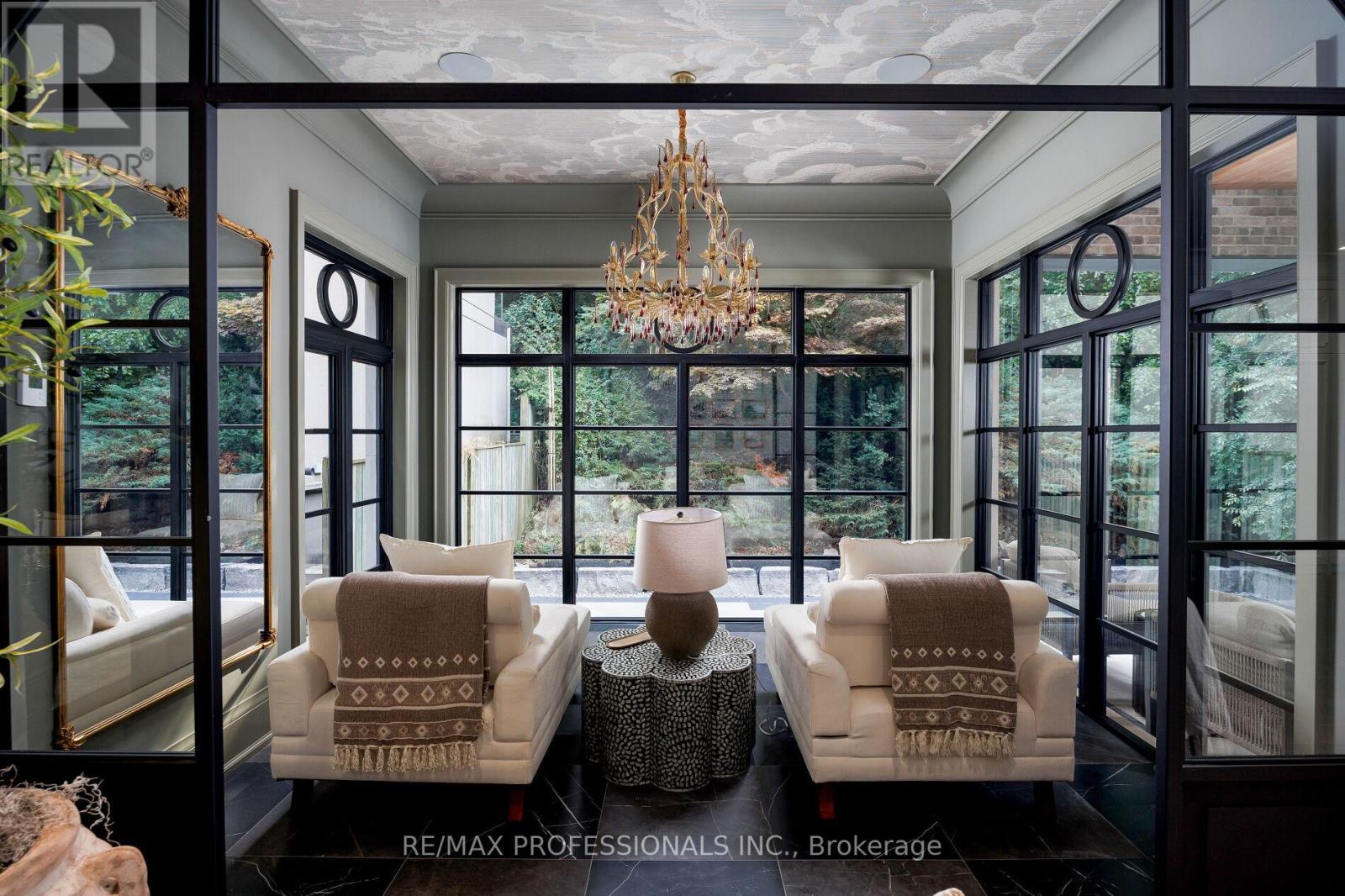 30 Dacre Crescent, Toronto, Ontario  M6S 2W1 - Photo 29 - W12552908