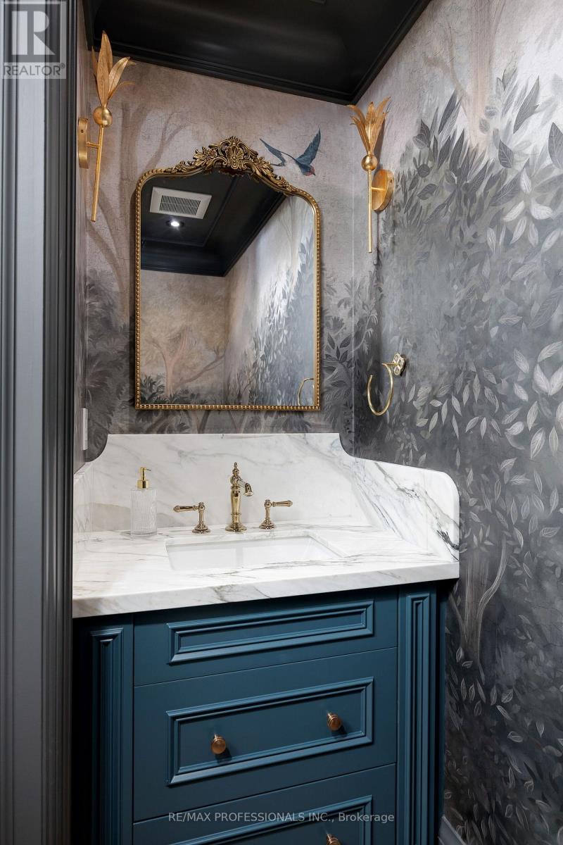 30 Dacre Crescent, Toronto, Ontario  M6S 2W1 - Photo 31 - W12552908