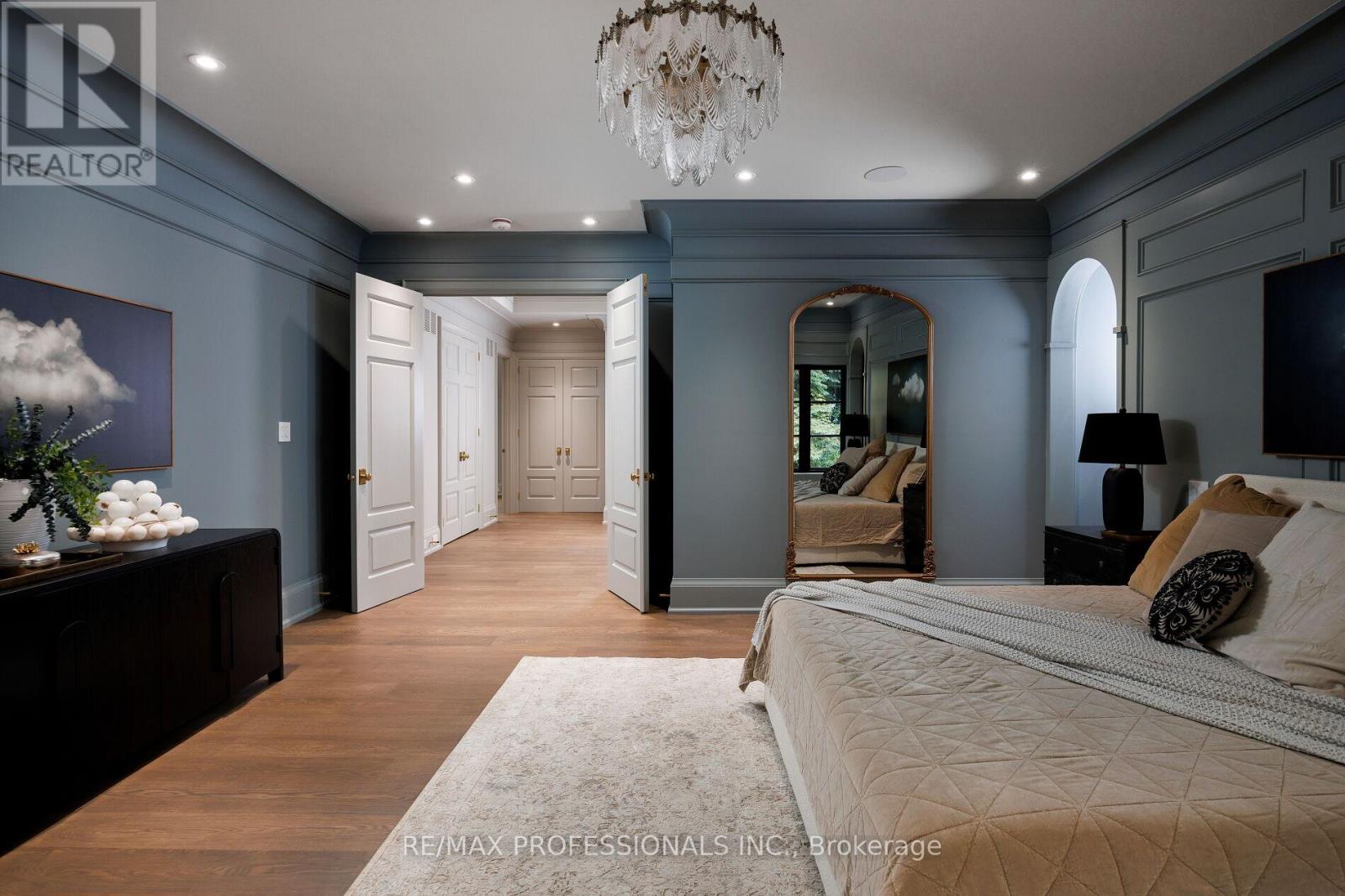 30 Dacre Crescent, Toronto, Ontario  M6S 2W1 - Photo 33 - W12552908