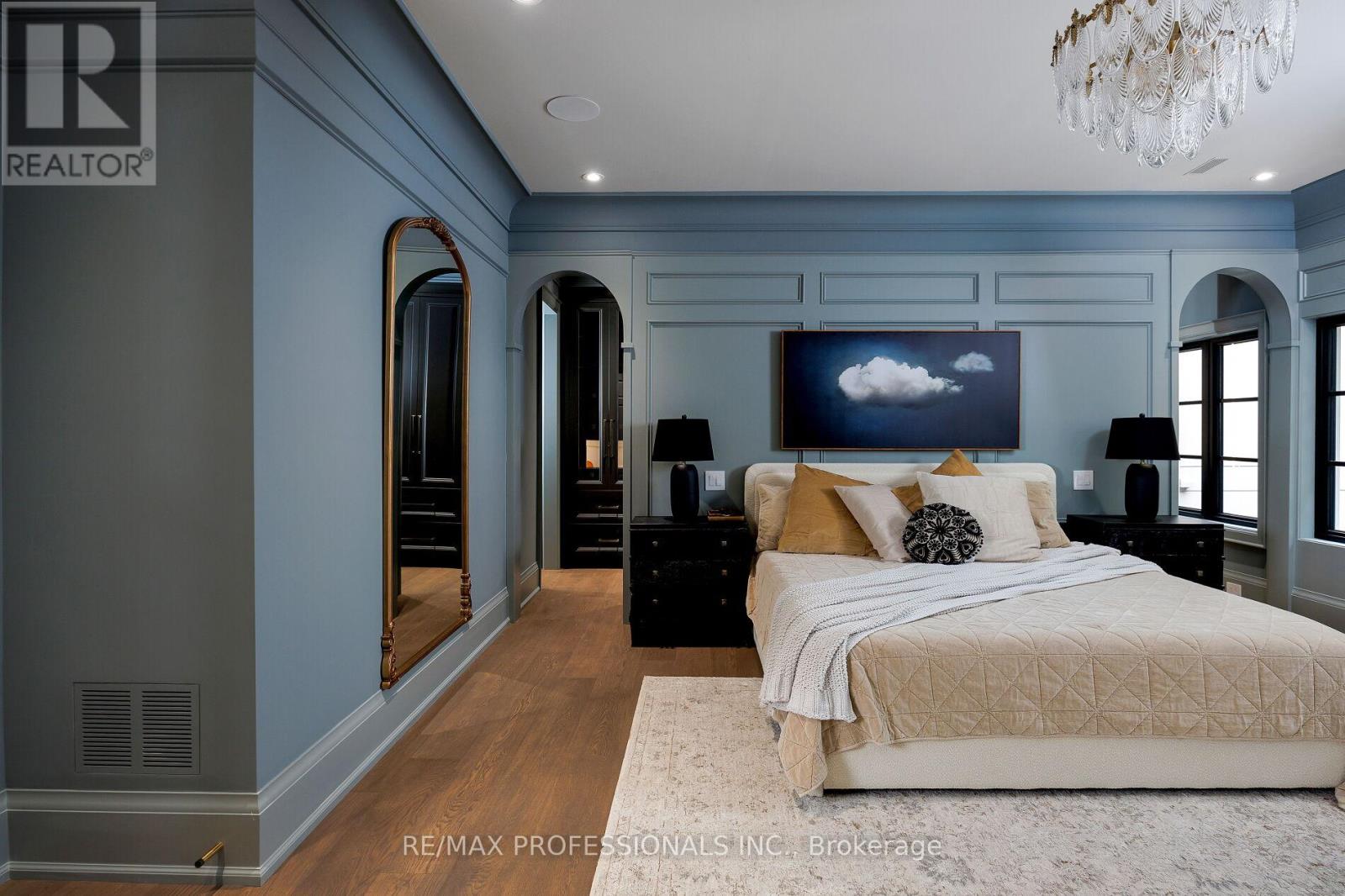 30 Dacre Crescent, Toronto, Ontario  M6S 2W1 - Photo 34 - W12552908