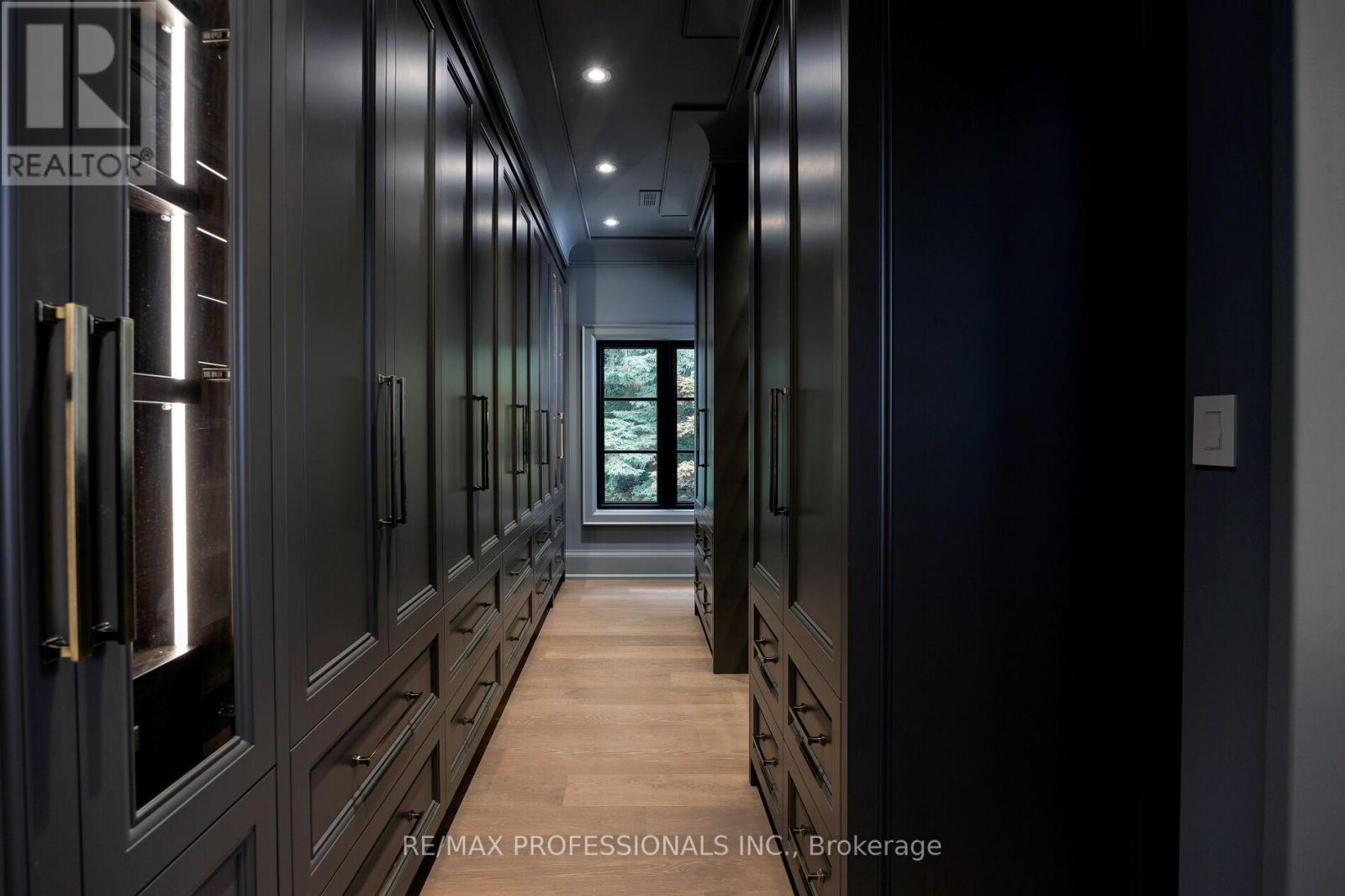 30 Dacre Crescent, Toronto, Ontario  M6S 2W1 - Photo 37 - W12552908