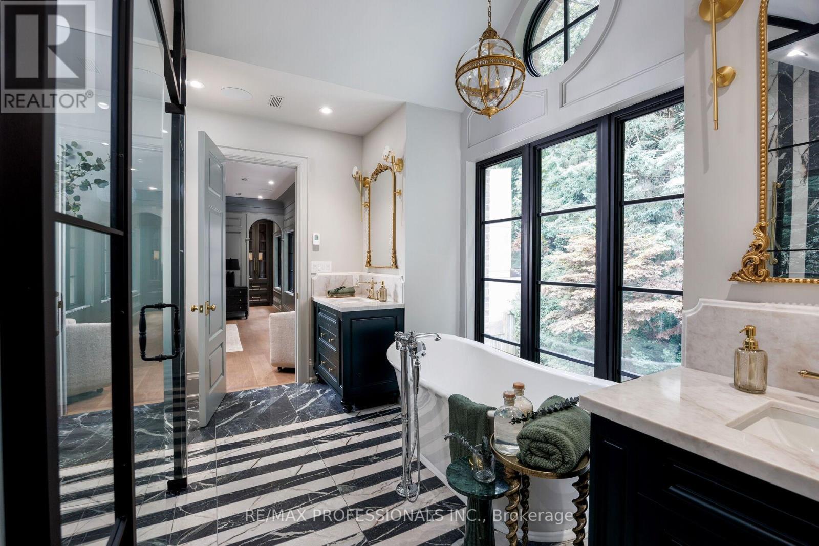 30 Dacre Crescent, Toronto, Ontario  M6S 2W1 - Photo 38 - W12552908