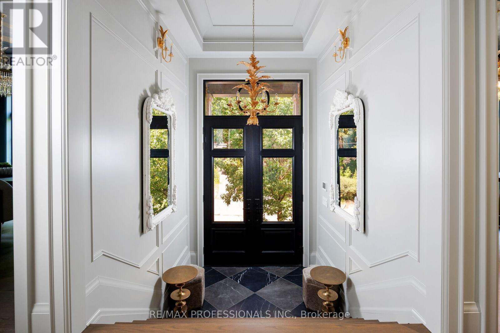 30 Dacre Crescent, Toronto, Ontario  M6S 2W1 - Photo 4 - W12552908