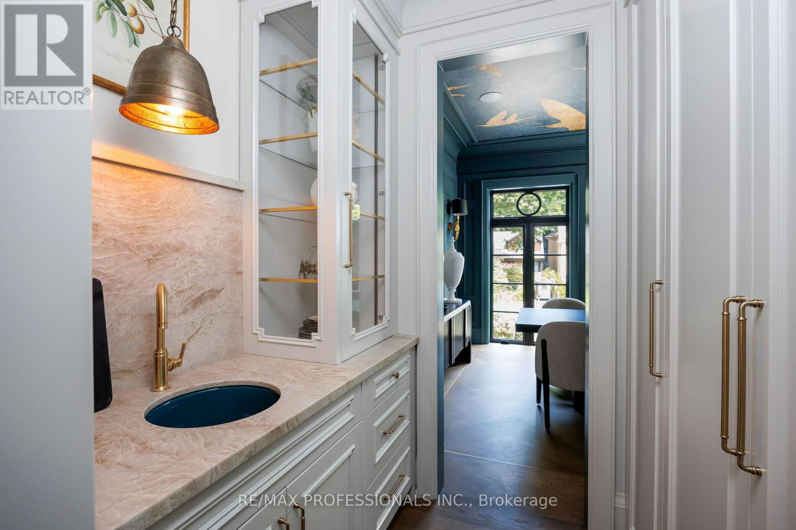 30 Dacre Crescent, Toronto, Ontario  M6S 2W1 - Photo 9 - W12552908