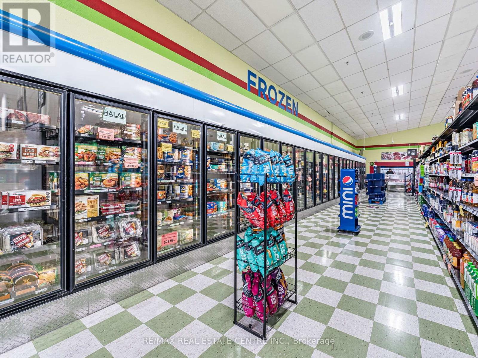 3445 Fieldgate Drive, Mississauga, Ontario L4X 2J4 - Photo 10 - W12552938