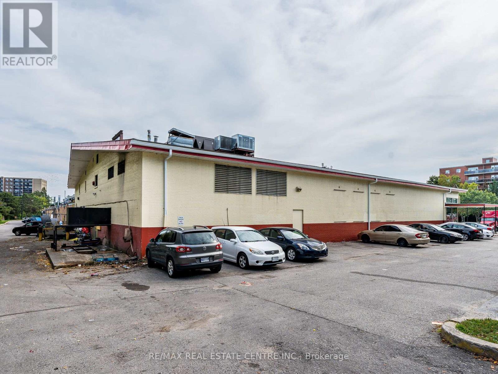 3445 Fieldgate Drive, Mississauga, Ontario L4X 2J4 - Photo 16 - W12552938