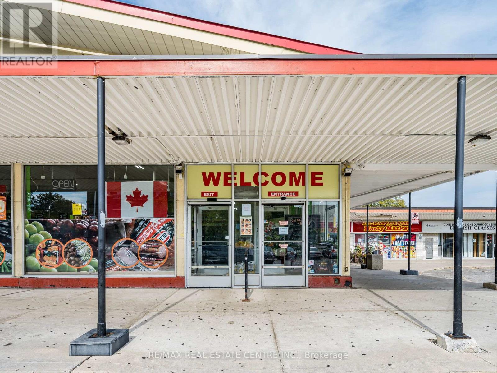 3445 Fieldgate Drive, Mississauga, Ontario L4X 2J4 - Photo 4 - W12552938