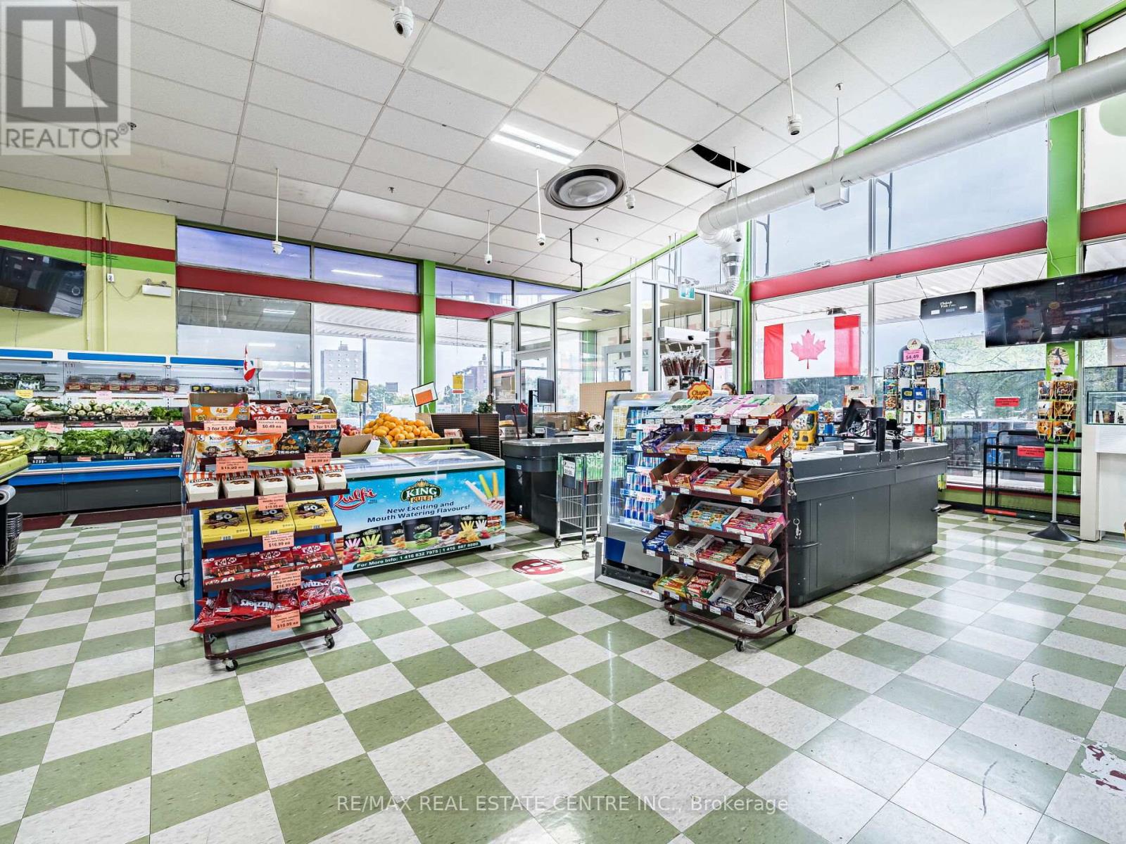 3445 Fieldgate Drive, Mississauga, Ontario L4X 2J4 - Photo 5 - W12552938