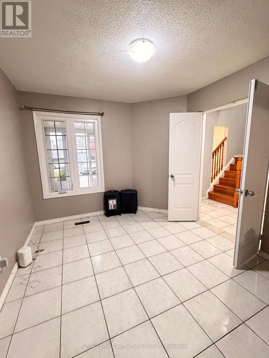 Upper - 64 Woodside Court, Brampton, Ontario  L6Y 3Z1 - Photo 3 - W12552948