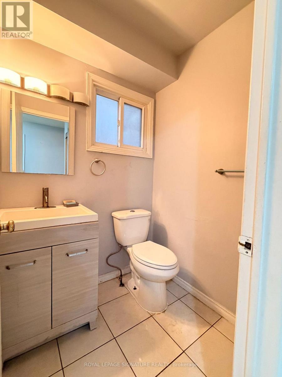 Upper - 64 Woodside Court, Brampton, Ontario  L6Y 3Z1 - Photo 5 - W12552948