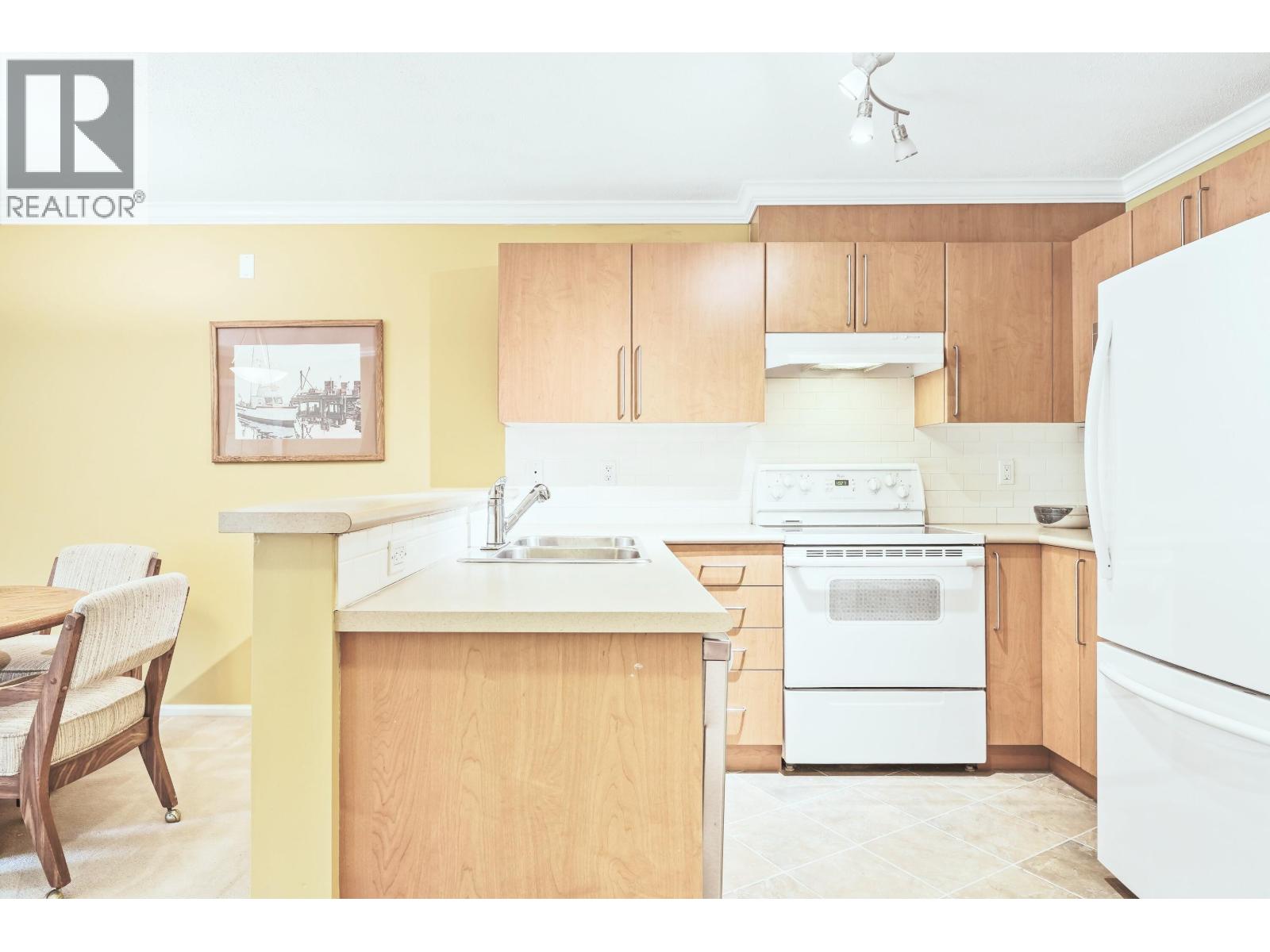 355 1100 E 29th Street, North Vancouver, British Columbia  V7K 3E4 - Photo 3 - R3067988