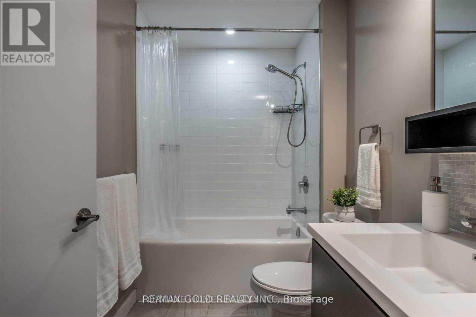 210 - 40 Esplanade Lane, Grimsby, Ontario  L3M 0G9 - Photo 19 - X12552790