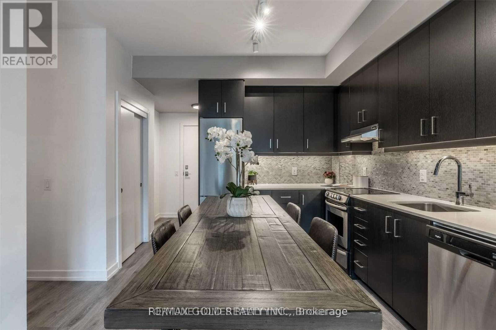 210 - 40 Esplanade Lane, Grimsby, Ontario  L3M 0G9 - Photo 5 - X12552790