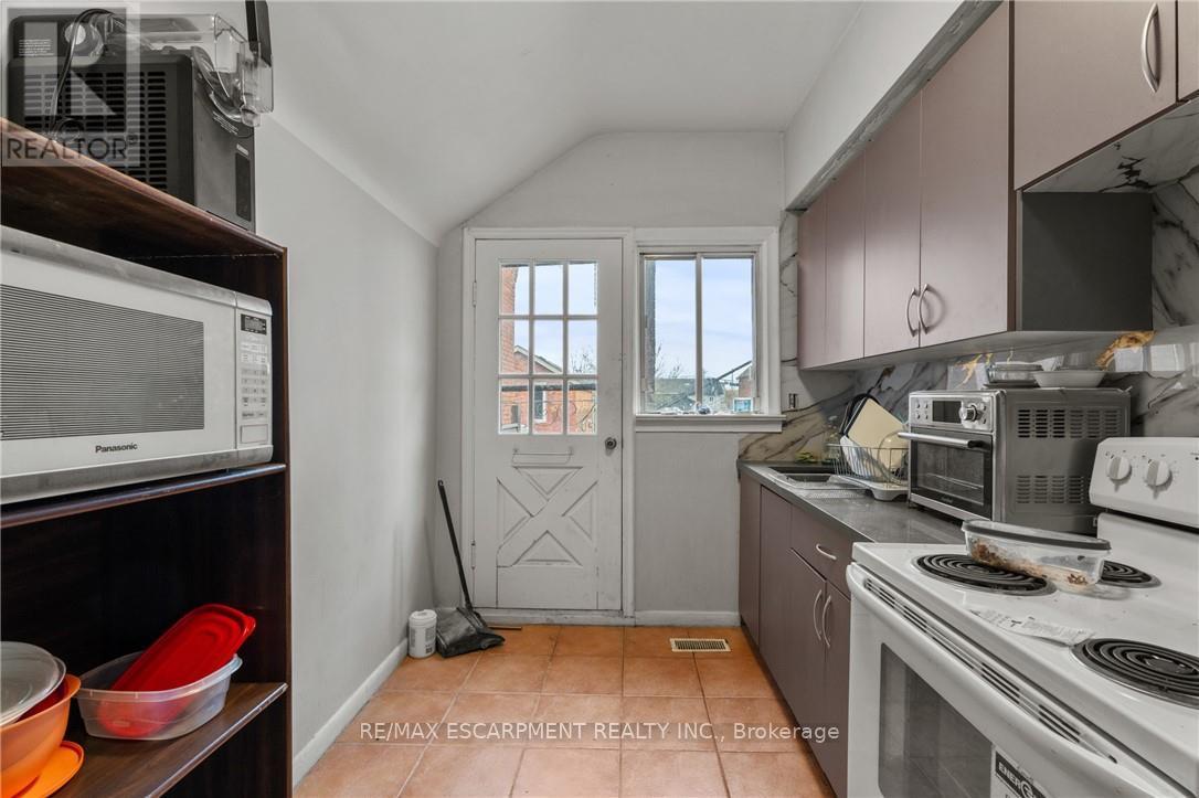 246 Mary Street, Hamilton, Ontario  L8L 4W1 - Photo 13 - X12552794