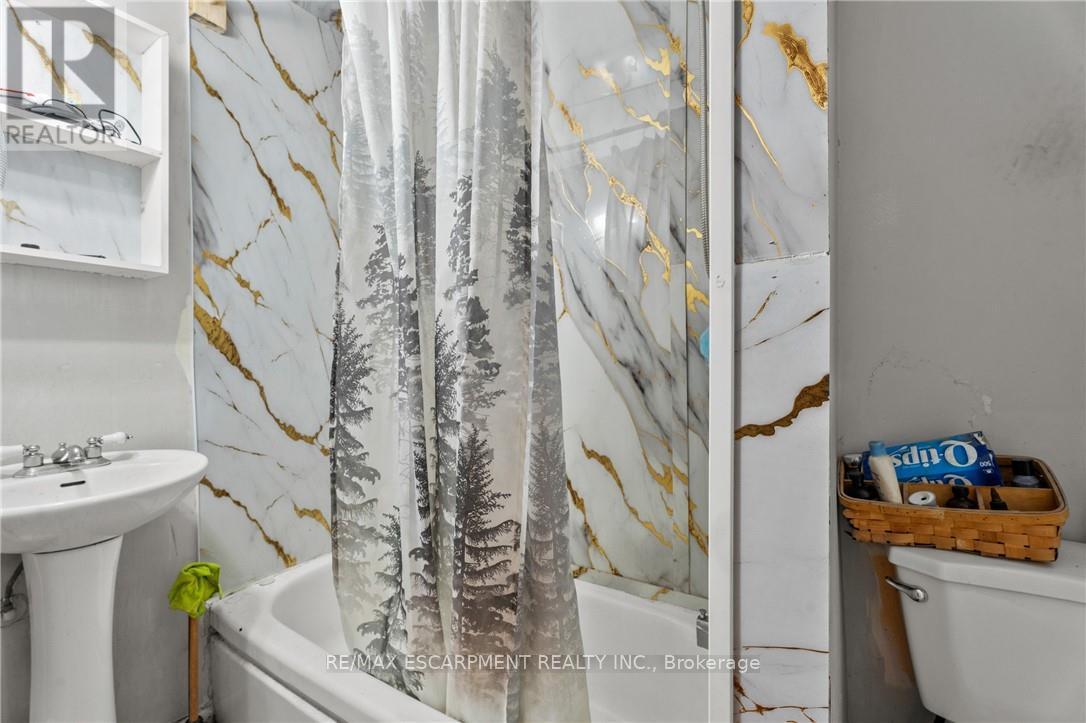 246 Mary Street, Hamilton, Ontario  L8L 4W1 - Photo 17 - X12552794