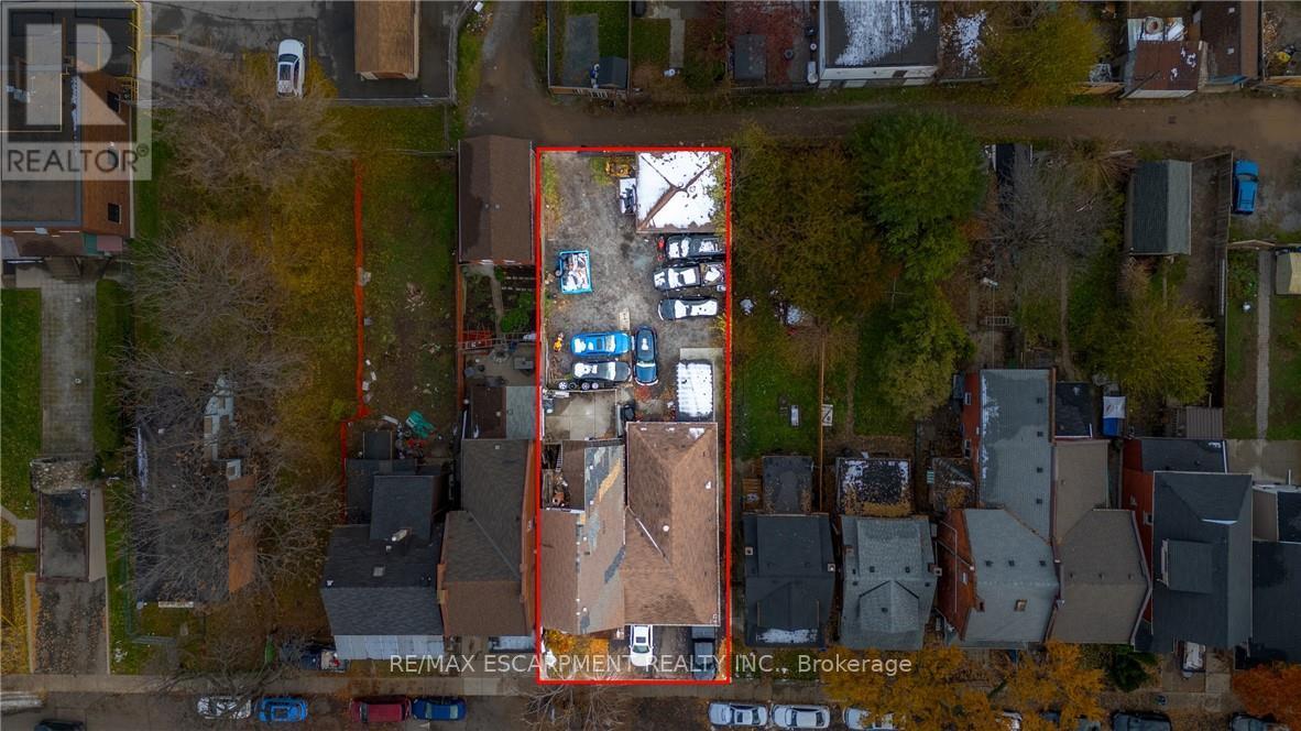 246 Mary Street, Hamilton, Ontario  L8L 4W1 - Photo 3 - X12552794