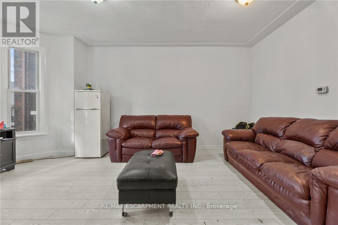 246 Mary Street, Hamilton, Ontario  L8L 4W1 - Photo 8 - X12552794