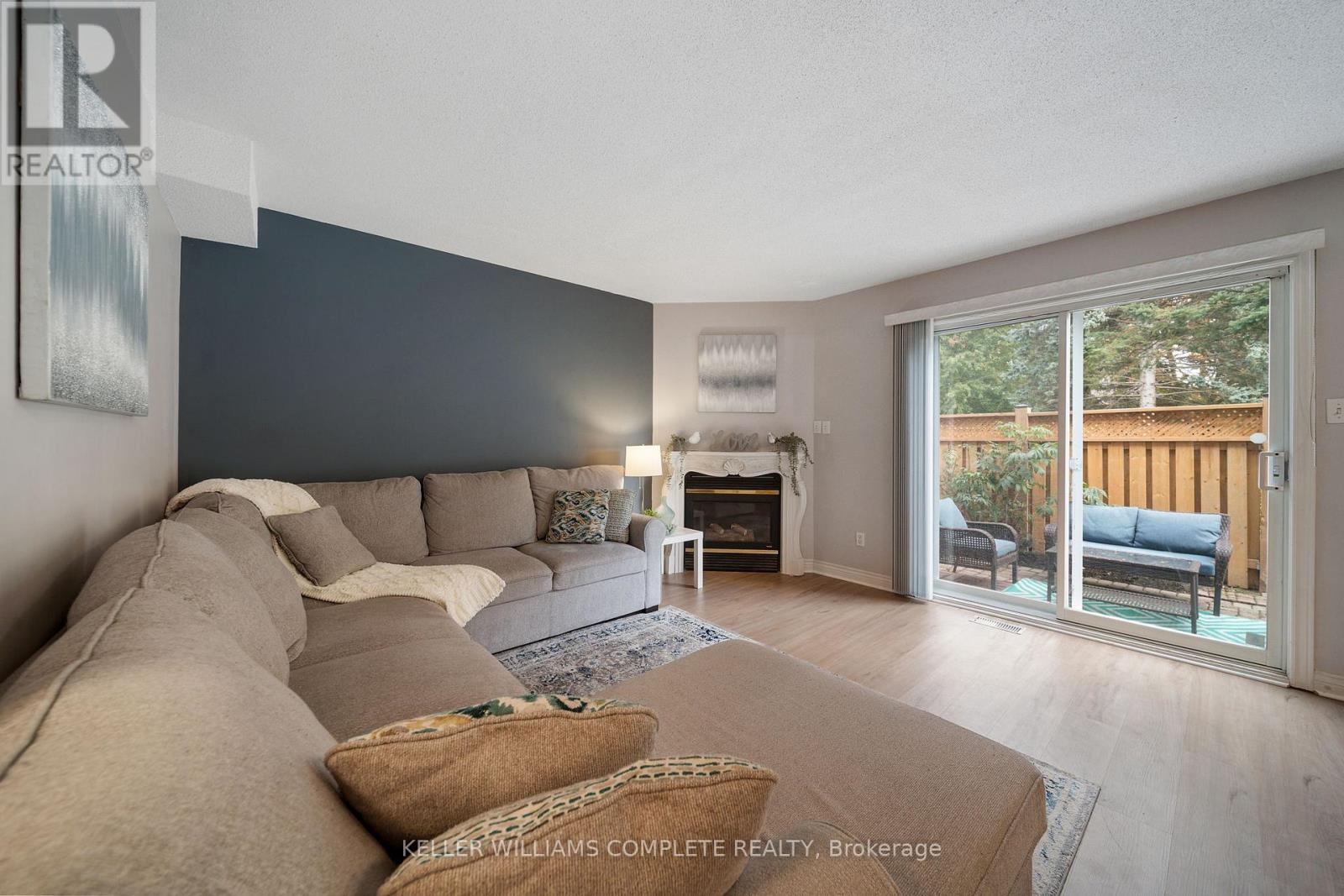 10 - 320 Hamilton Drive, Hamilton, Ontario  L9G 4W6 - Photo 12 - X12552820