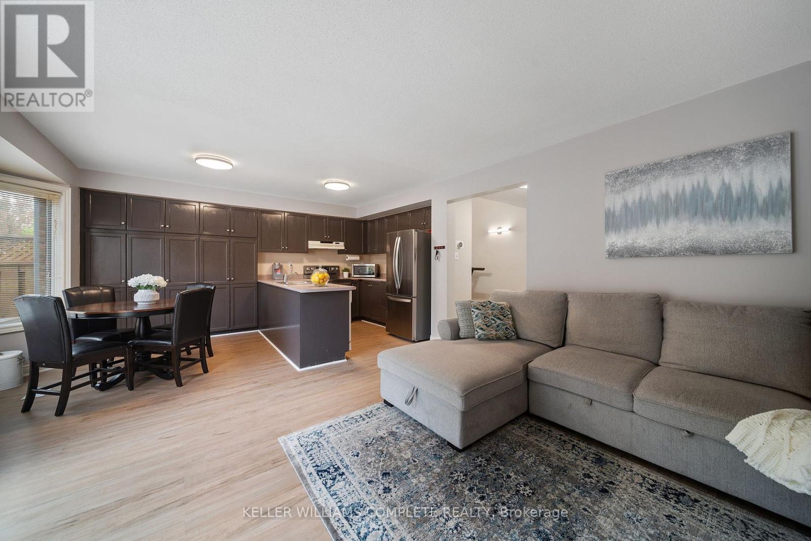 10 - 320 Hamilton Drive, Hamilton, Ontario  L9G 4W6 - Photo 13 - X12552820