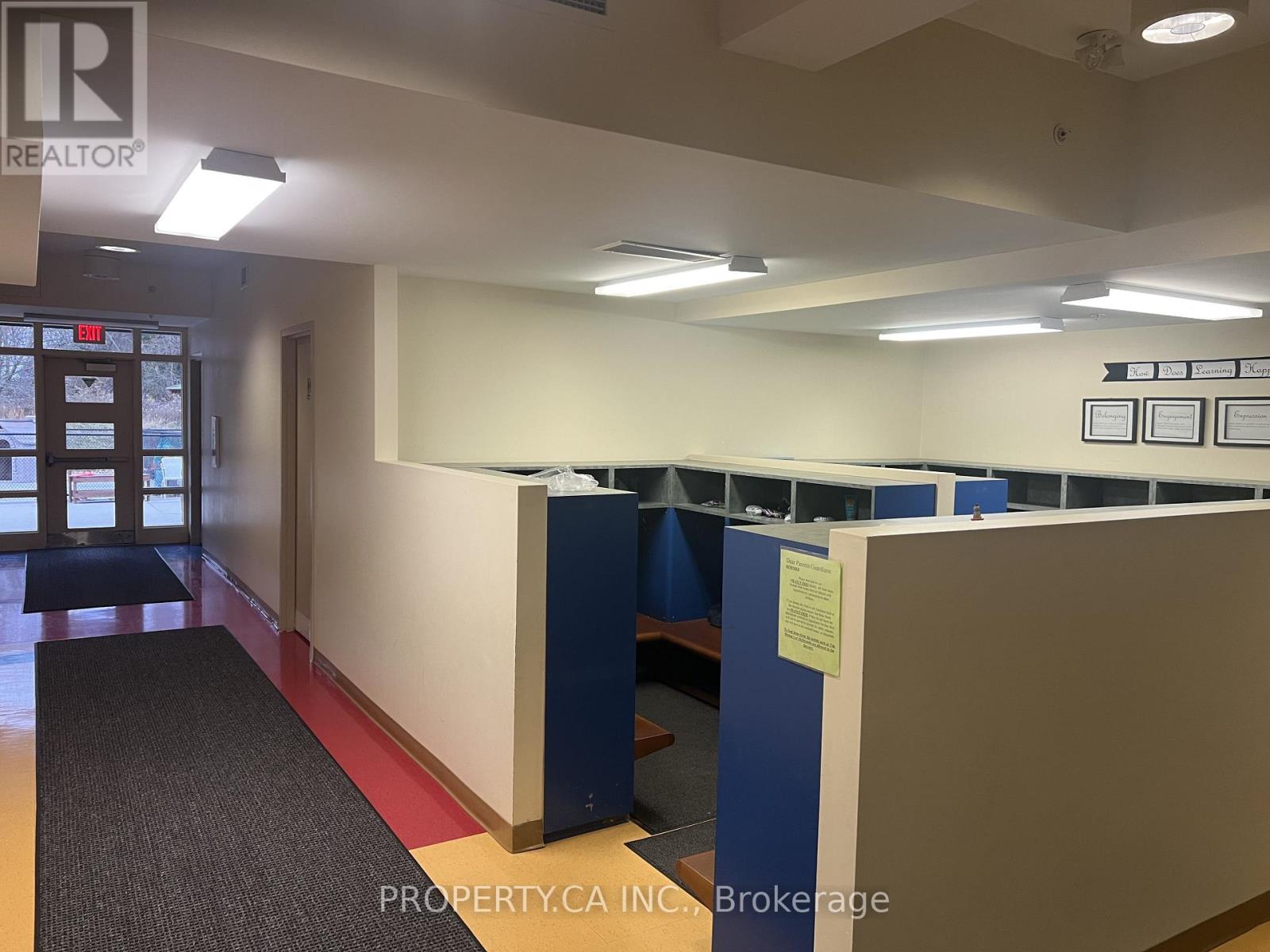 717 Centre Road, Hamilton, Ontario  L8B 0E4 - Photo 10 - X12552830