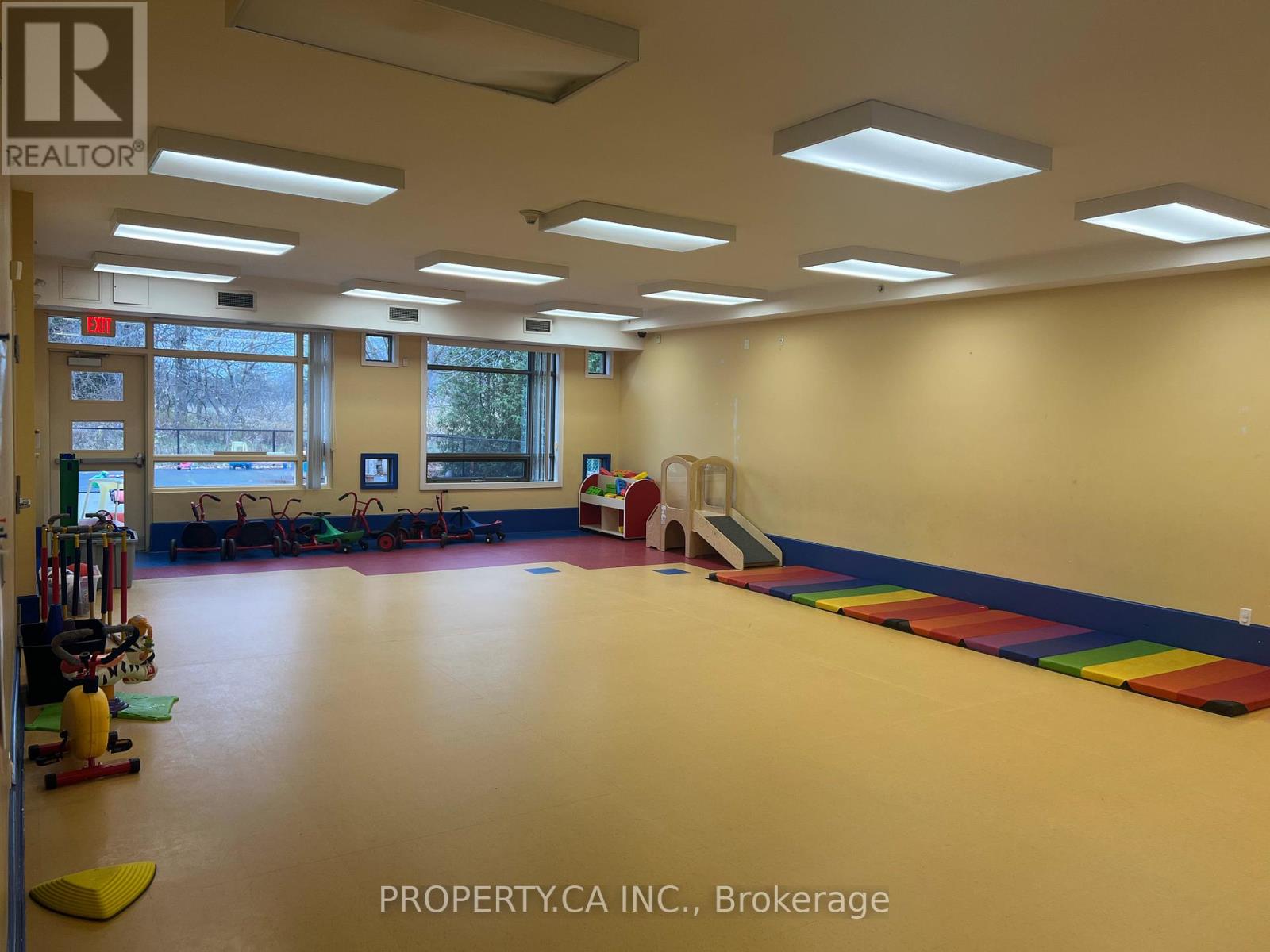 717 Centre Road, Hamilton, Ontario  L8B 0E4 - Photo 11 - X12552830