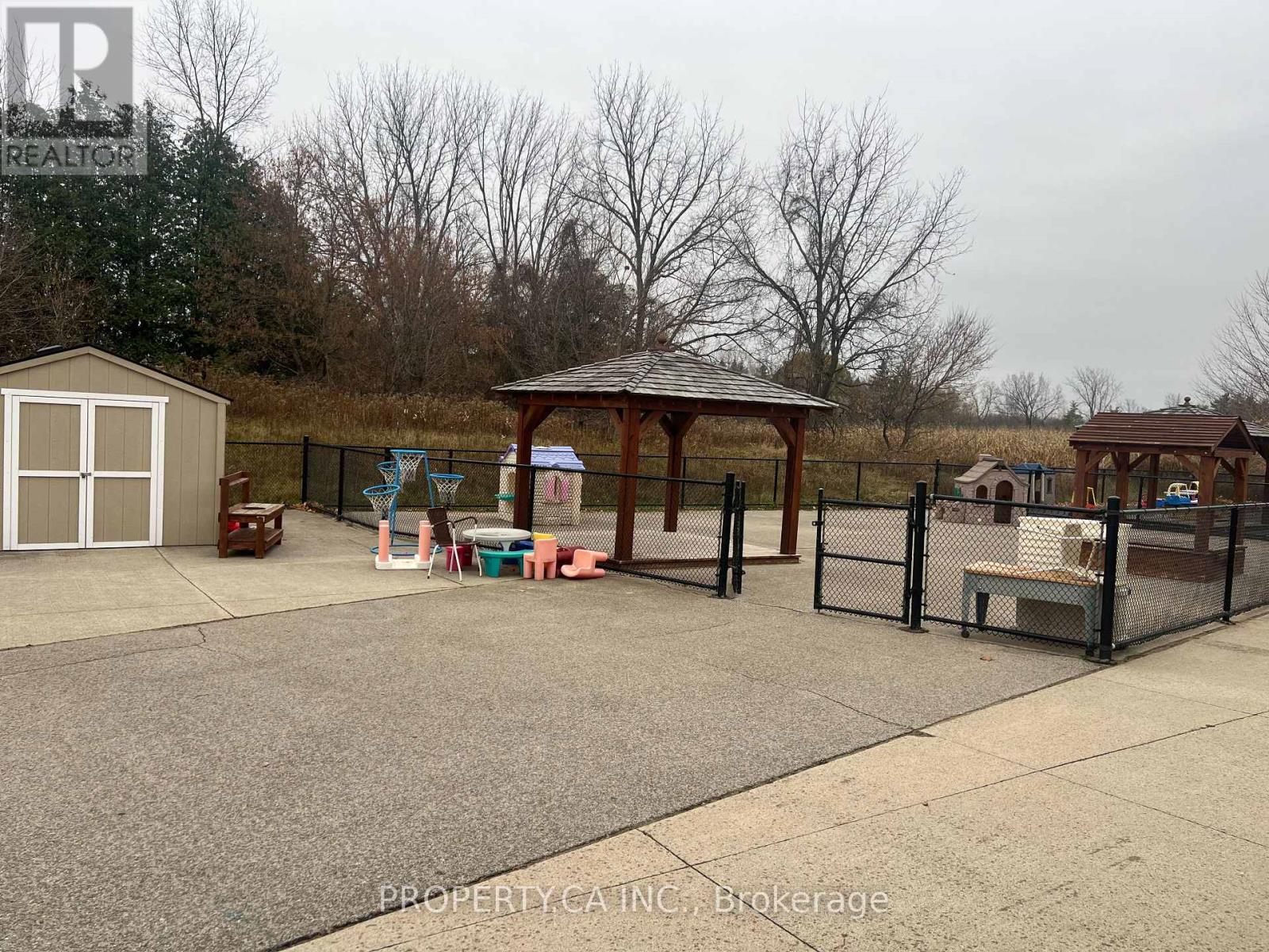 717 Centre Road, Hamilton, Ontario  L8B 0E4 - Photo 16 - X12552830