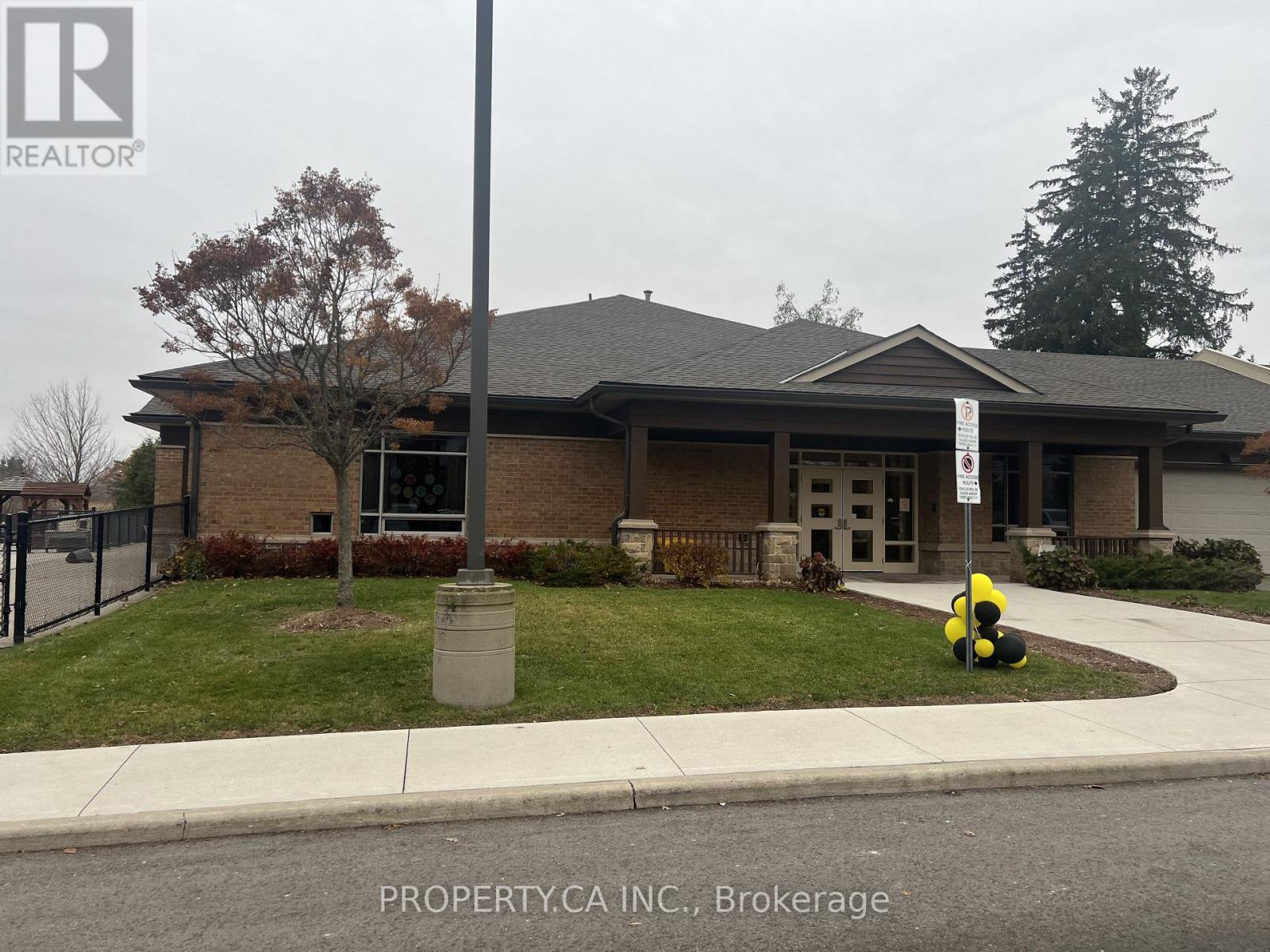 717 Centre Road, Hamilton, Ontario  L8B 0E4 - Photo 2 - X12552830