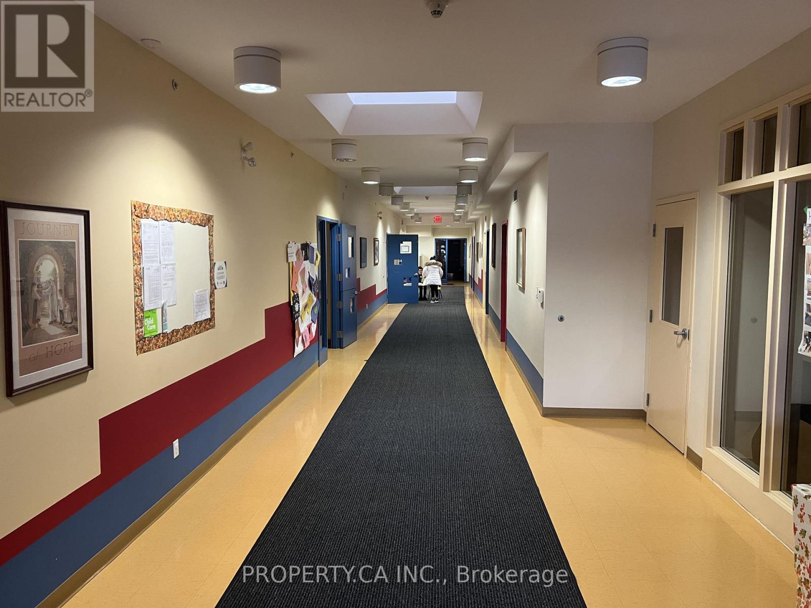 717 Centre Road, Hamilton, Ontario  L8B 0E4 - Photo 3 - X12552830