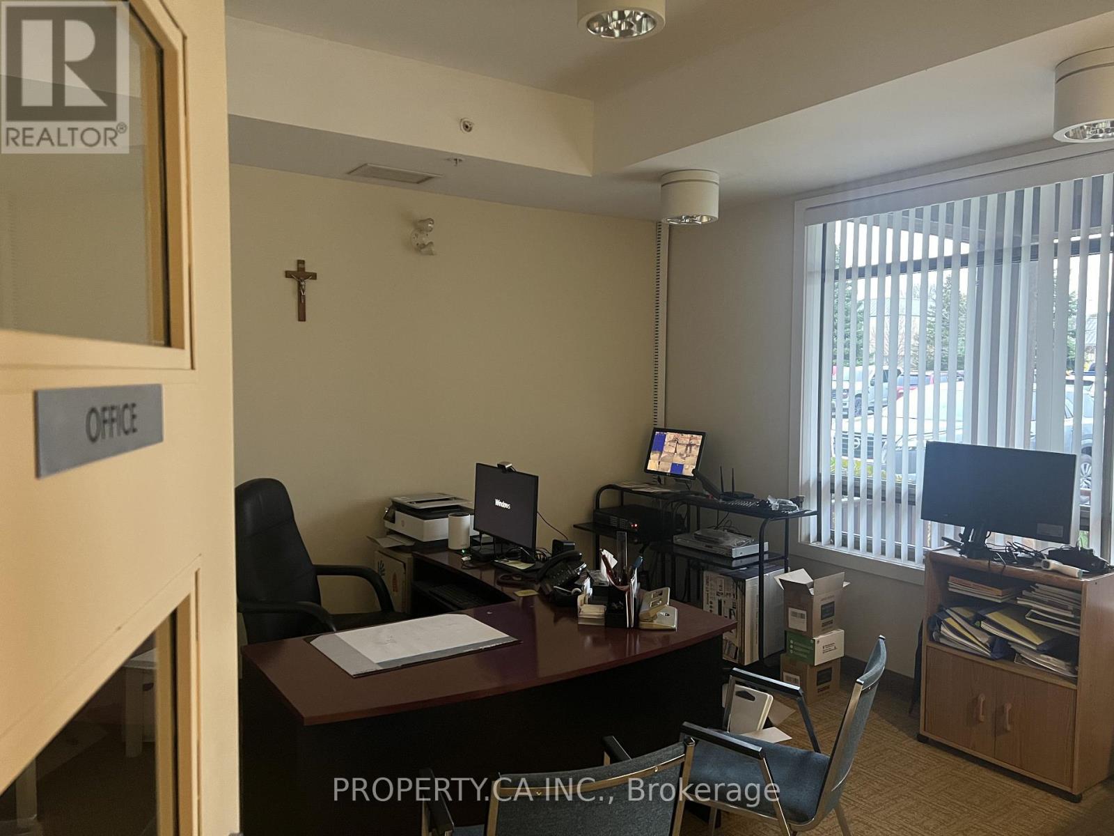 717 Centre Road, Hamilton, Ontario  L8B 0E4 - Photo 4 - X12552830