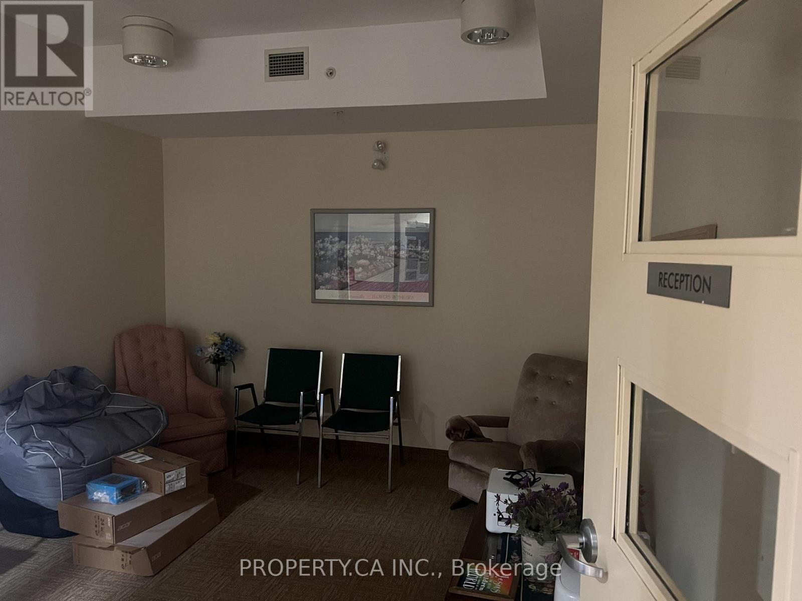 717 Centre Road, Hamilton, Ontario  L8B 0E4 - Photo 5 - X12552830